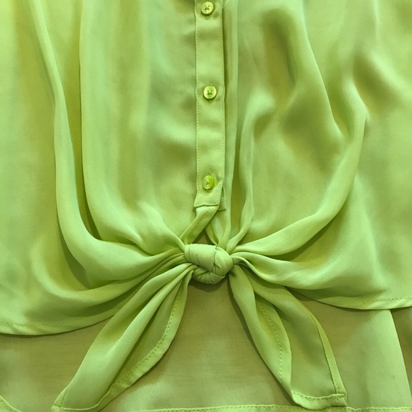 Bright green sleeveless blouse - Picture 2 of 5